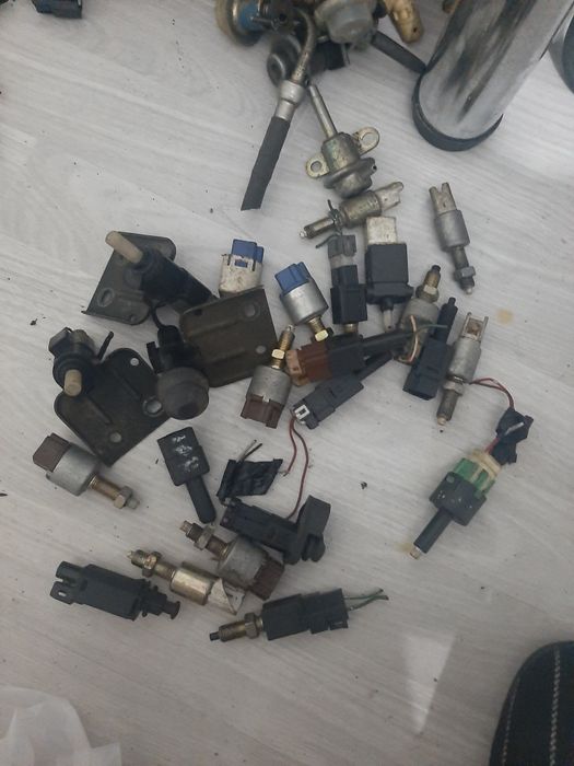 Концевик датчик для  включения стоп  сигнала