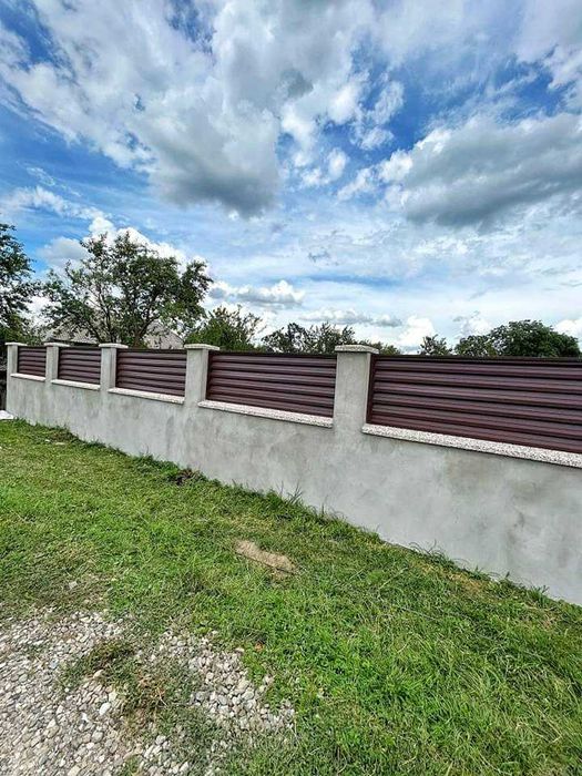 Garduri din panouri stil jaluzele, sipca metalica, tabla, plasa si BCA