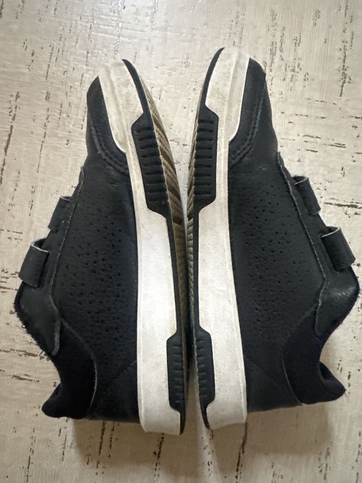 Vand adidasi Adidas negri, imitatie piele, marimea 33