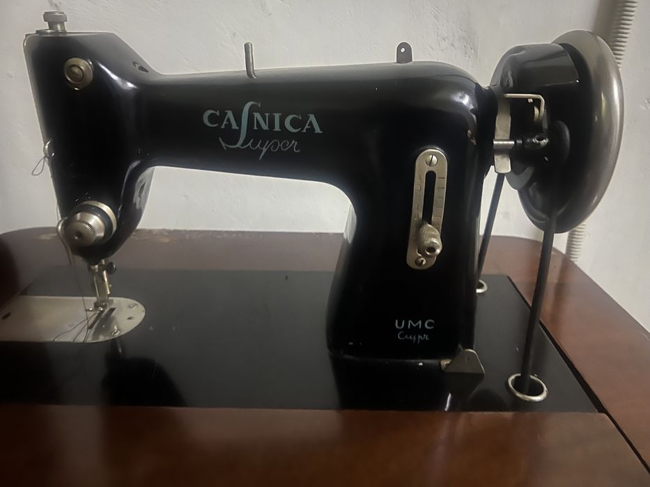 Mașină de cusut