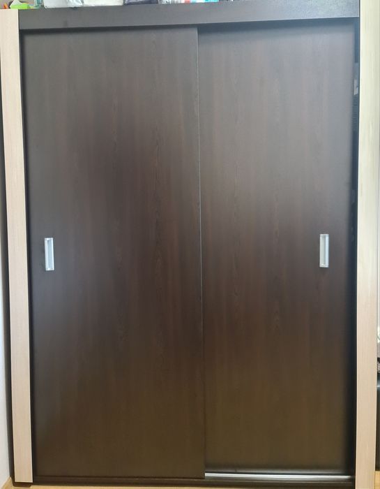 Двукрилен гардероб