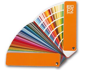 Avtomobil rangini o'zgartirish uchun rangli plyo'nka