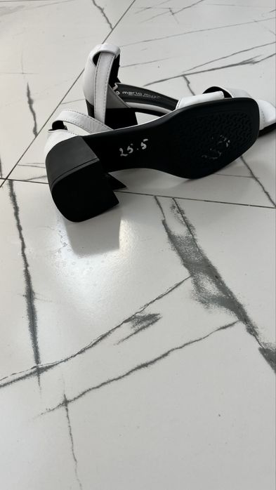 Продам новые босоножки