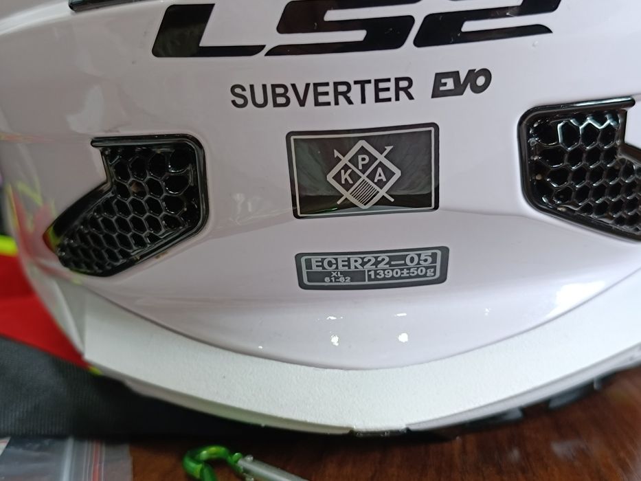 Мото шлем от бренда LS 2 SUBVERTER
