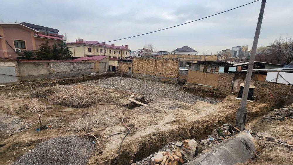 Продаётся земельный участок в Юнусабадский р-н, за рестораном Horrot