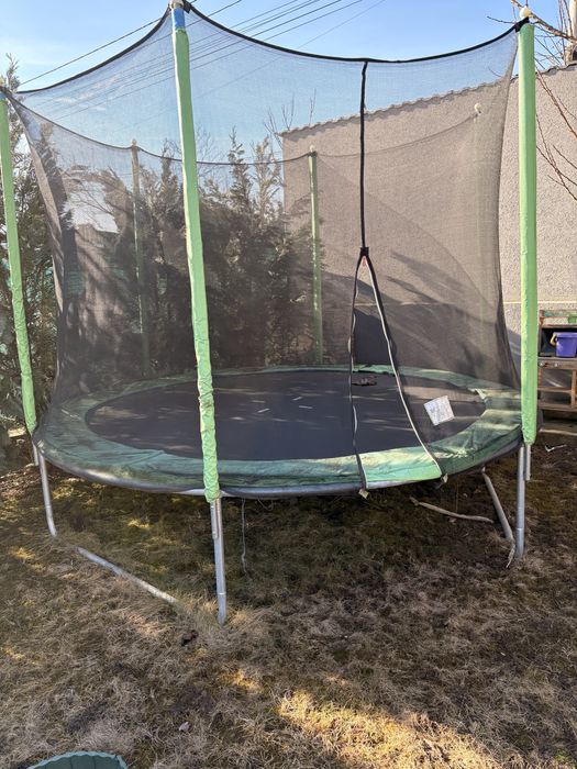 Trambulină Ø305 cm cu plasă de protecție – stare bună