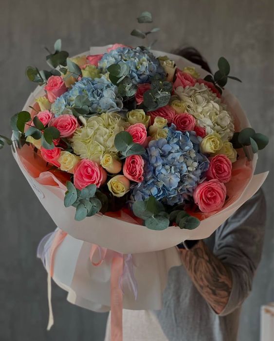 Тюльпаны Пионы Розы цветы букеты