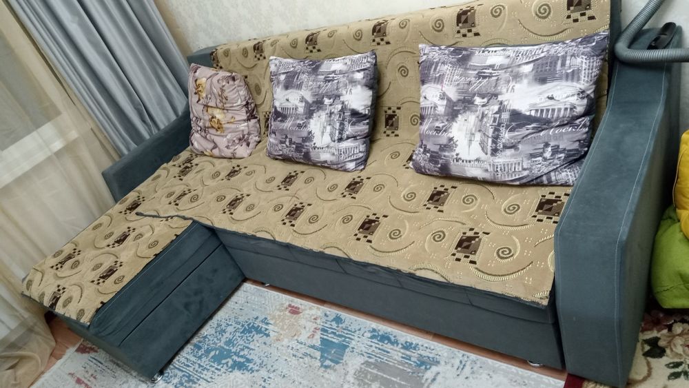 Диван угловая серого цвета