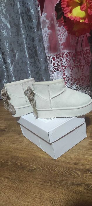 UGG noi 30 marime