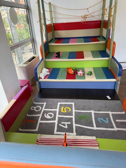 Vand mobilier de joaca pentru copii si receptie, ambele in stare excelenta ,,,500 lei bucata