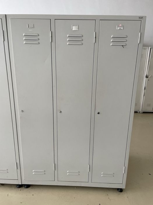Метални шкафове / гардероби , съблекалня