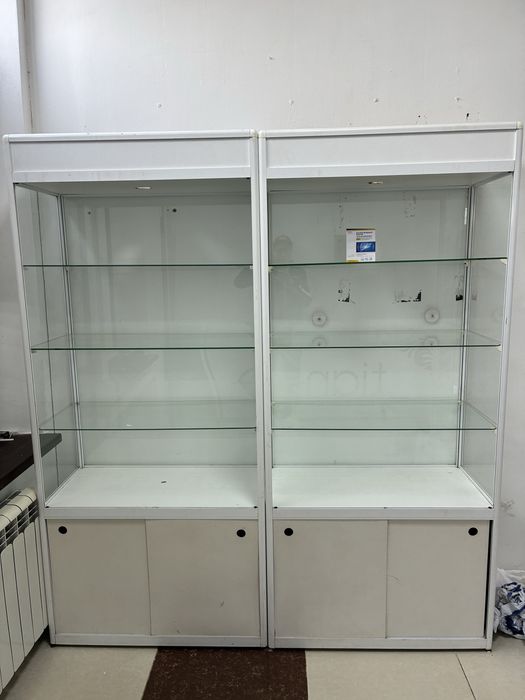 Витрины хорошем состоянии 2шт