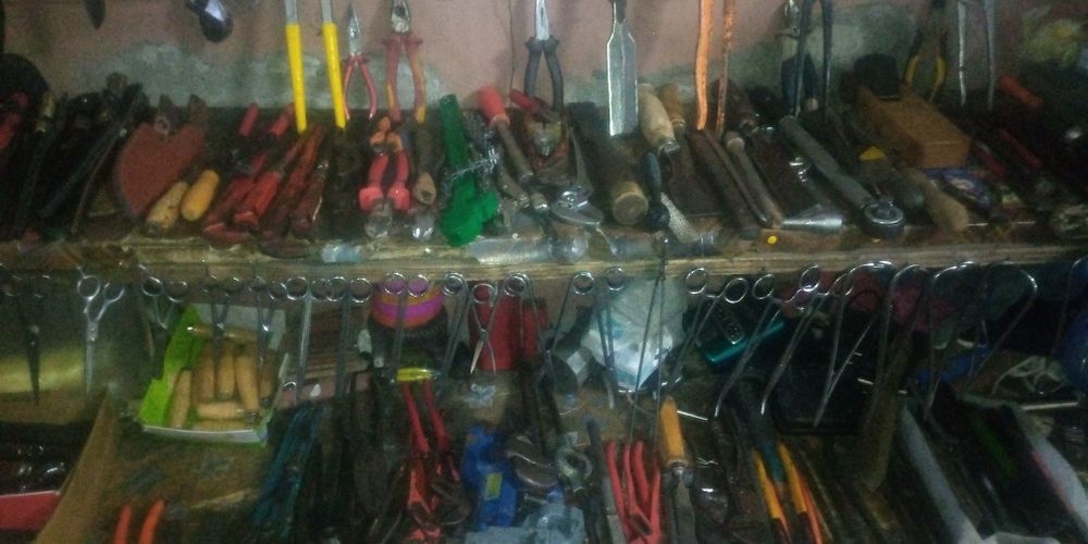 i. Scule vechi de altădată. Clești patenți foarfeci dălți cricheti.