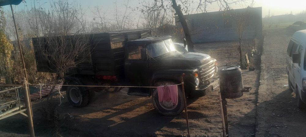 Zil 130 samasval sotiladi