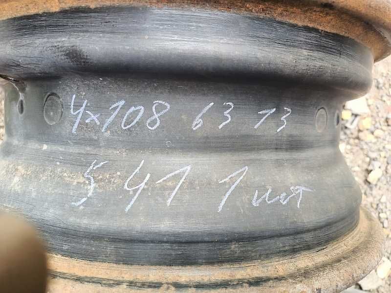 Продам ОДИН оригинальный металлический диск на Ford