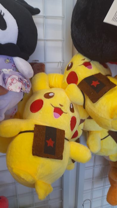 Рokemon карти фигурки и плюшени играчки