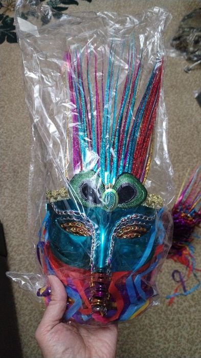 Маскарадные маски новый в упаковке