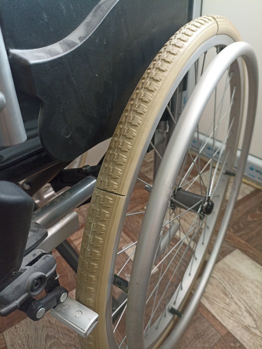 Продам инвалидное кресло-коляска Армед H001