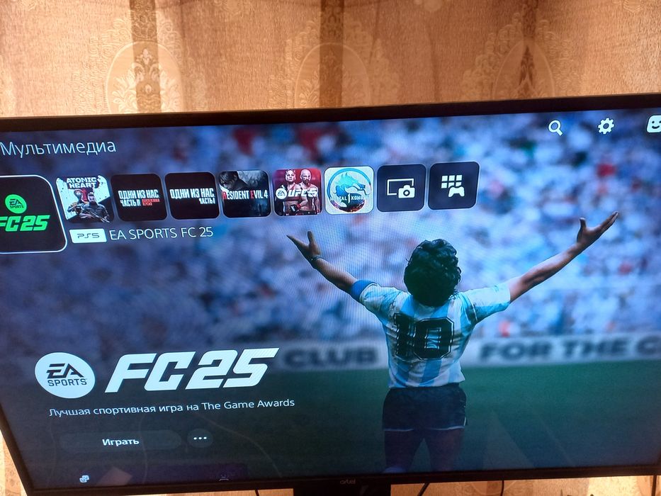 PS5 slim holati ideal tiniq 1TB hotirasi o'yinlar yozigan PS5 o'yinlar