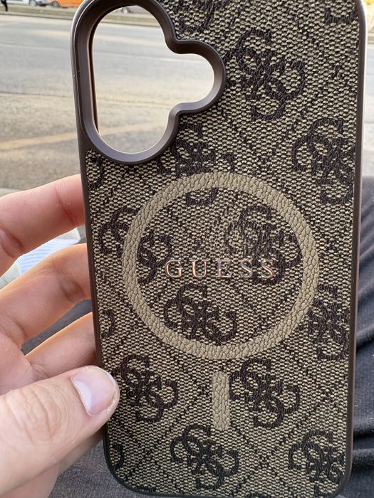 Vand husa guess iphone 16