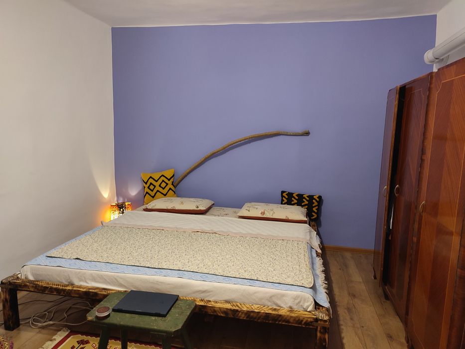 Pat Matrimonial din Lemn Masiv 2,20 m x 2,20 m.