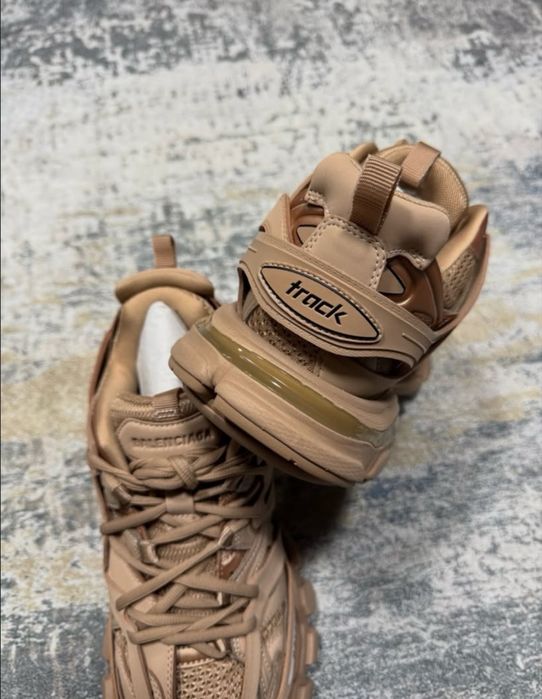 Adidasi balenciaga track brown
