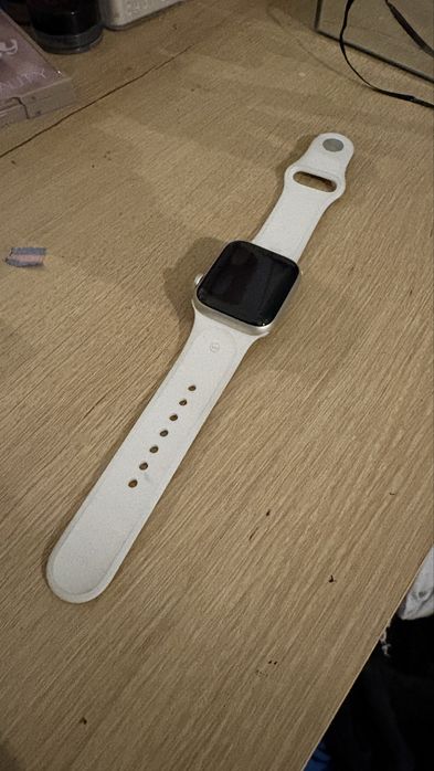 apple watch SE (2025) GPS + cellular carcasa starlight 40mm