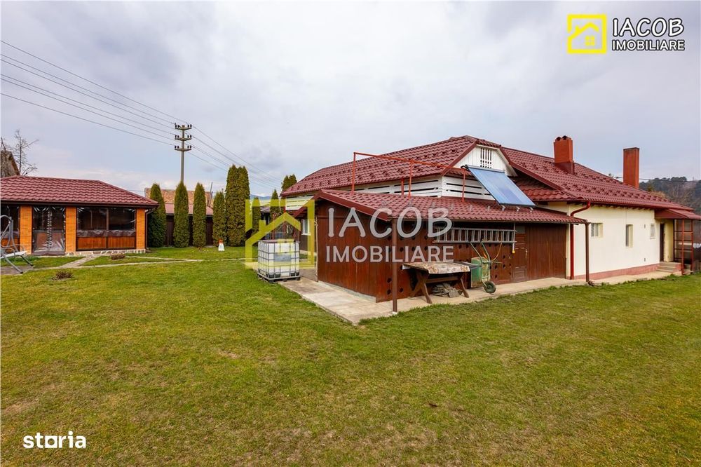 Casa, anexe, 3762 mp teren, 25000 mp padure, Comanesti, jud. Bacau
