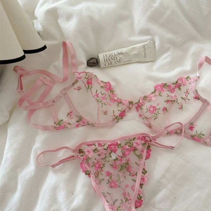 Ayollar ich kiyimi yangi Tug'ridan tug'ri Xitoydan keladi. Sifati zur