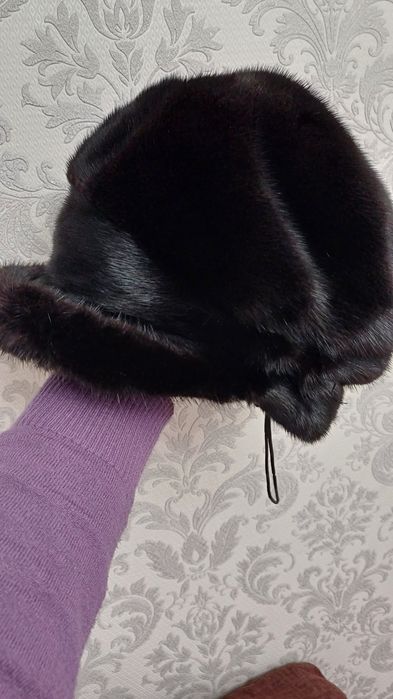 Норковая шапка с козырьком