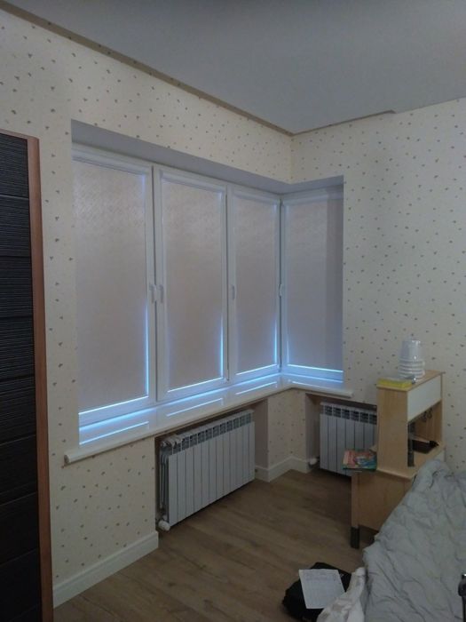 Натяжные потолки Ролл шторы