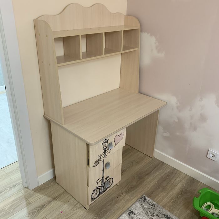 Продам детский письменный стол