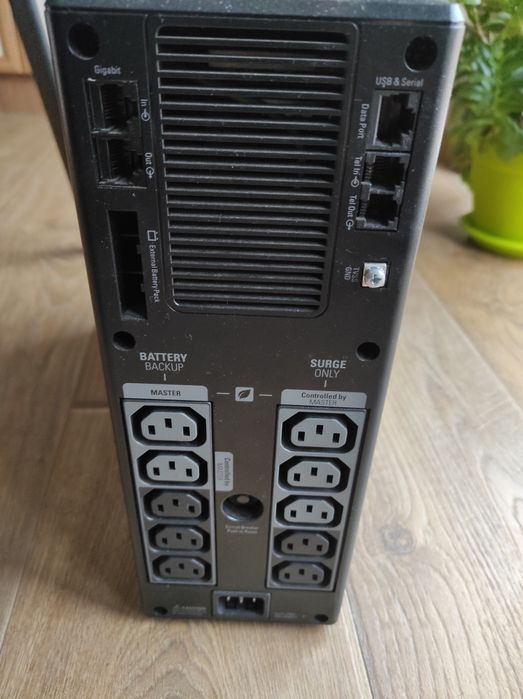 Продавам UPS перфектен