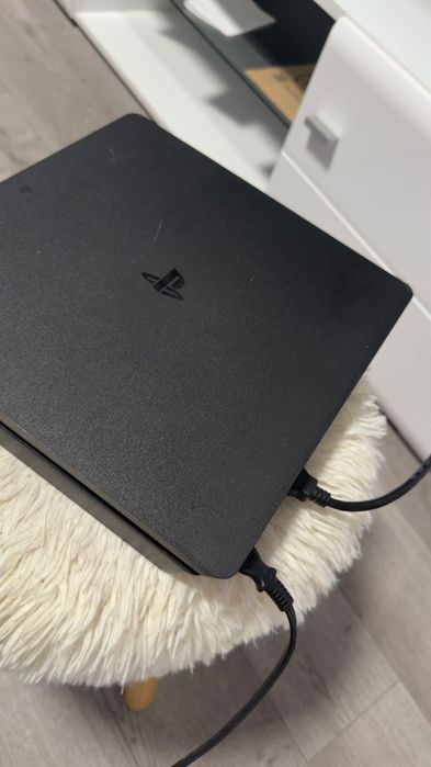 Плейстейшън 4 слим ( ps4 slim) с подарък игра