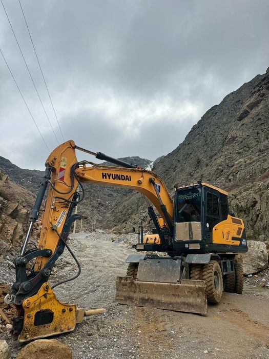 Услуга эксковатор погрузчика и 3/1 трактор