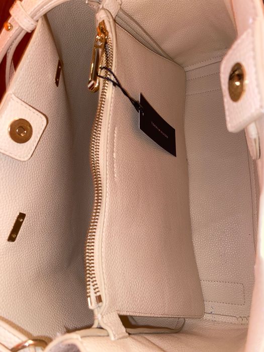 Голяма дамска чанта Tommy Hilfiger TH Emblem Satchel