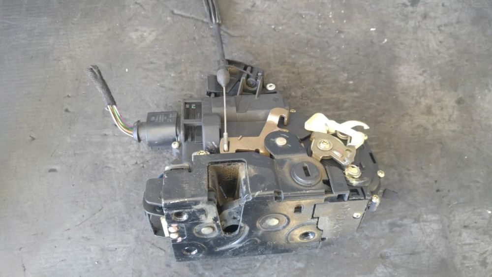 broasca iala usa dreapta spate vw golf 4