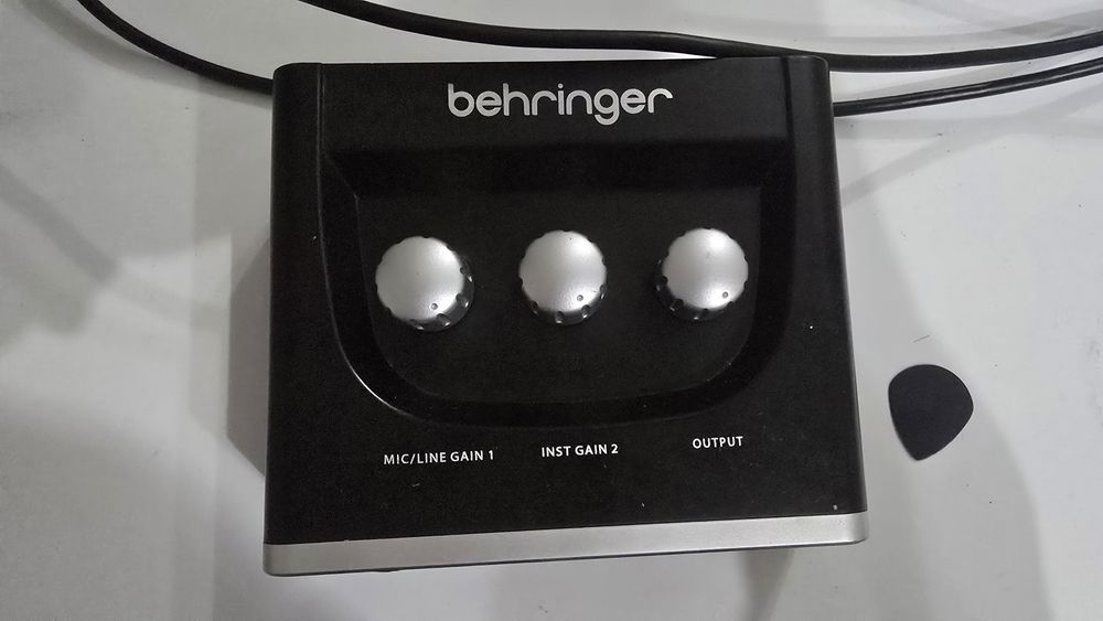 Звуковая карта Behringer U-Phoria um2
