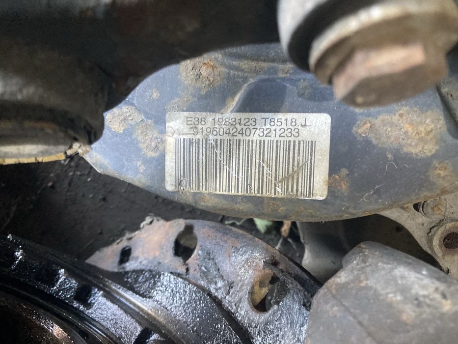 Цапфа ступица задняя левая БМВ 7 Е38 / BMW 7 E38