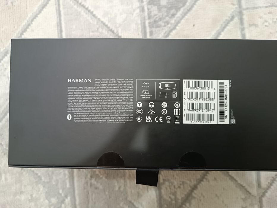 Продам колонку JBL charge5