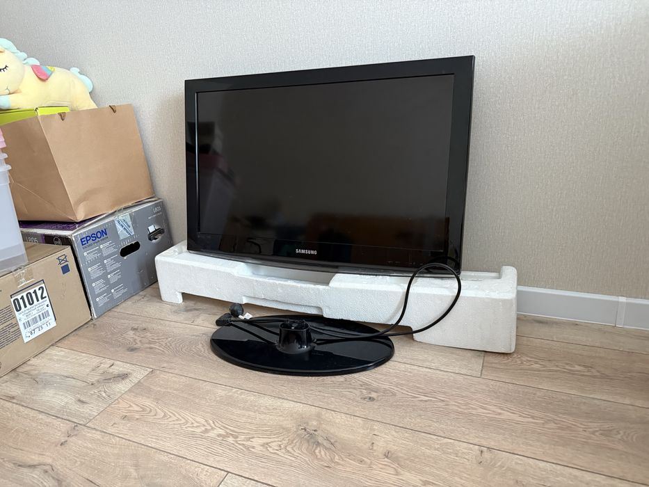 Продам телевизор 32 диагональ Samsung