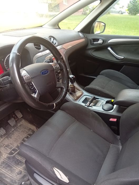 Vând Ford S-Max.