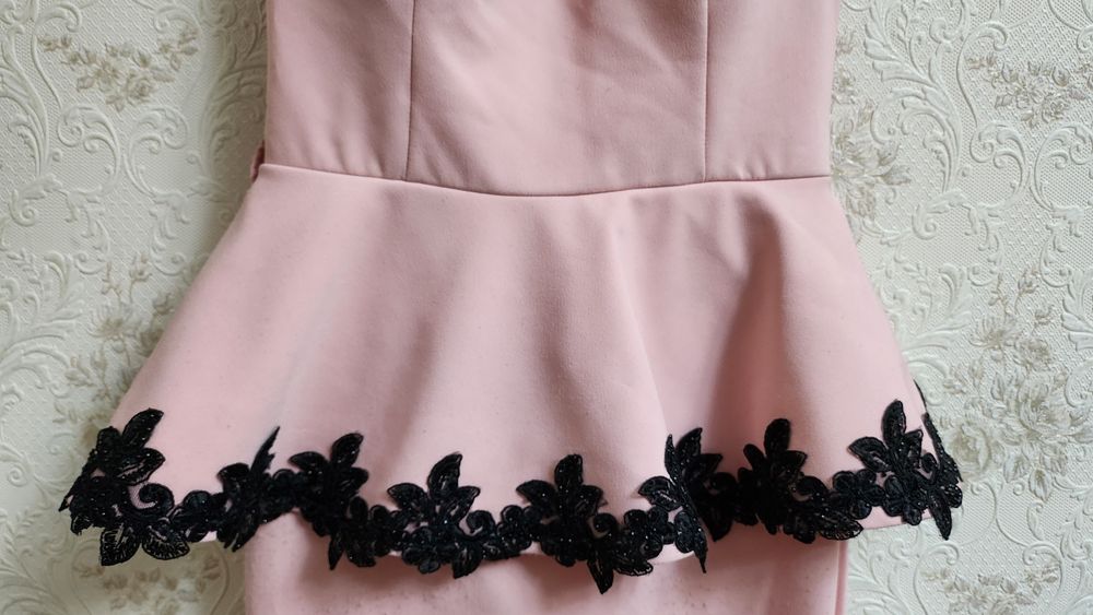 Нежно-розовое платье