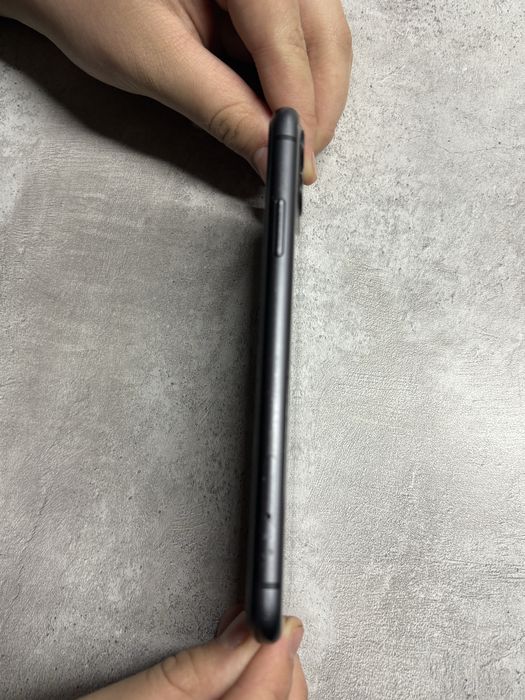 Продаю айфон 11 в идеале срочно