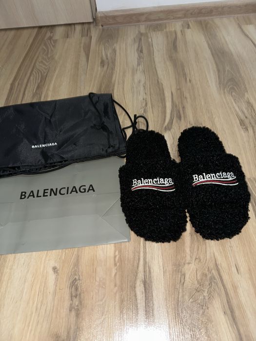 Balenciaga slides fur black