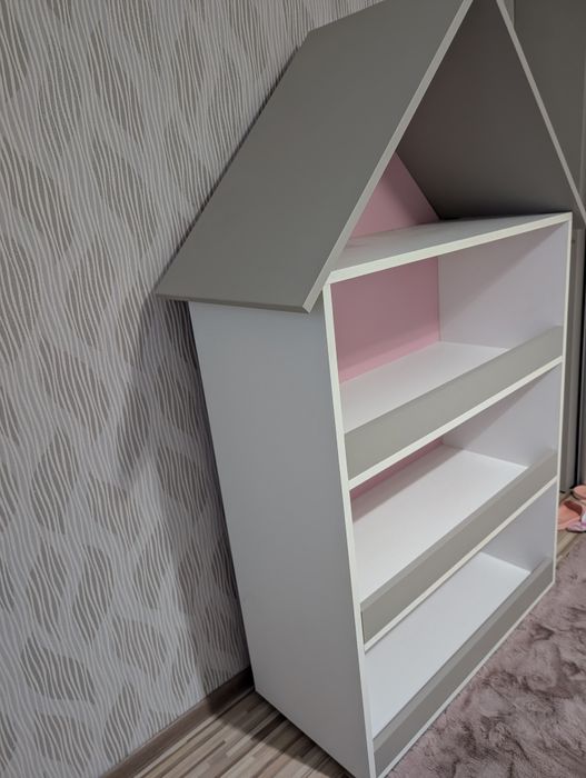 Biblioteca in forma de casuta