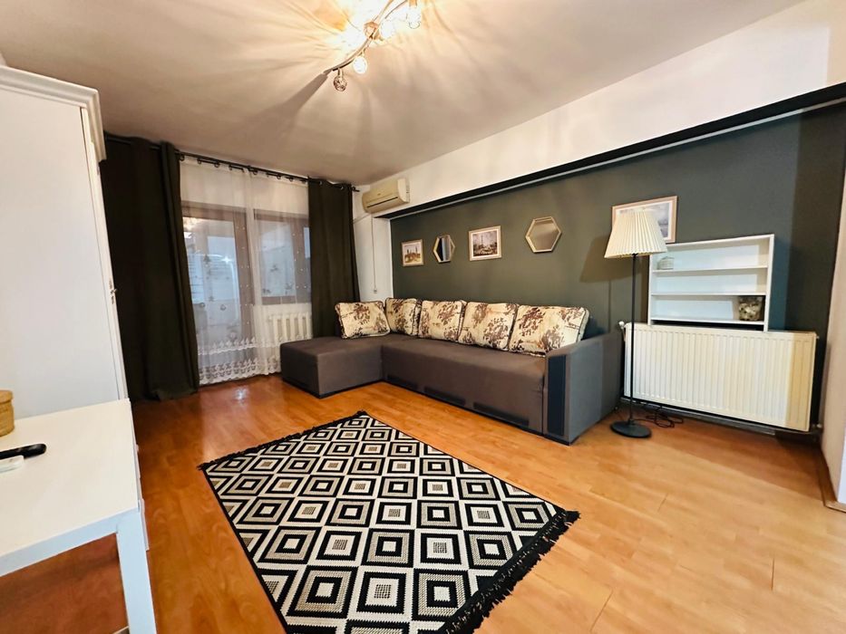 Inchiriez apartament 3 camere
