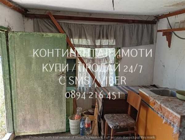 Едноетажна стара къща 60м2 с двор 900м2 с гараж - код 61809