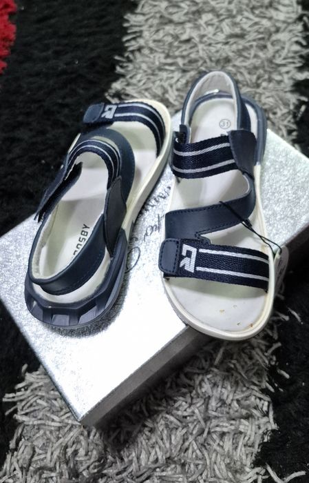 Детские новые сандали