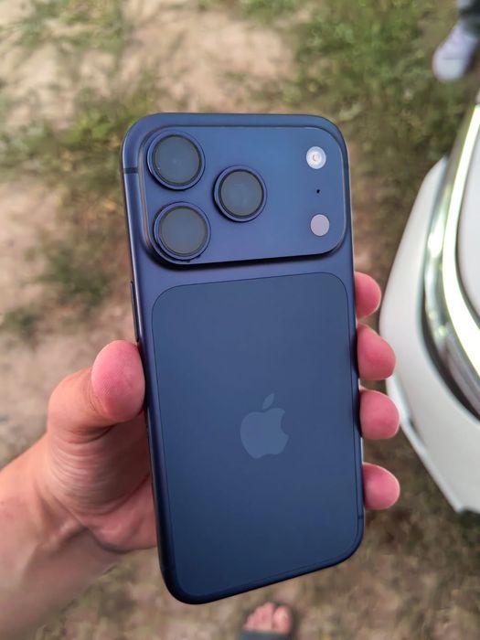 iPhone 17 pro 256gb blue